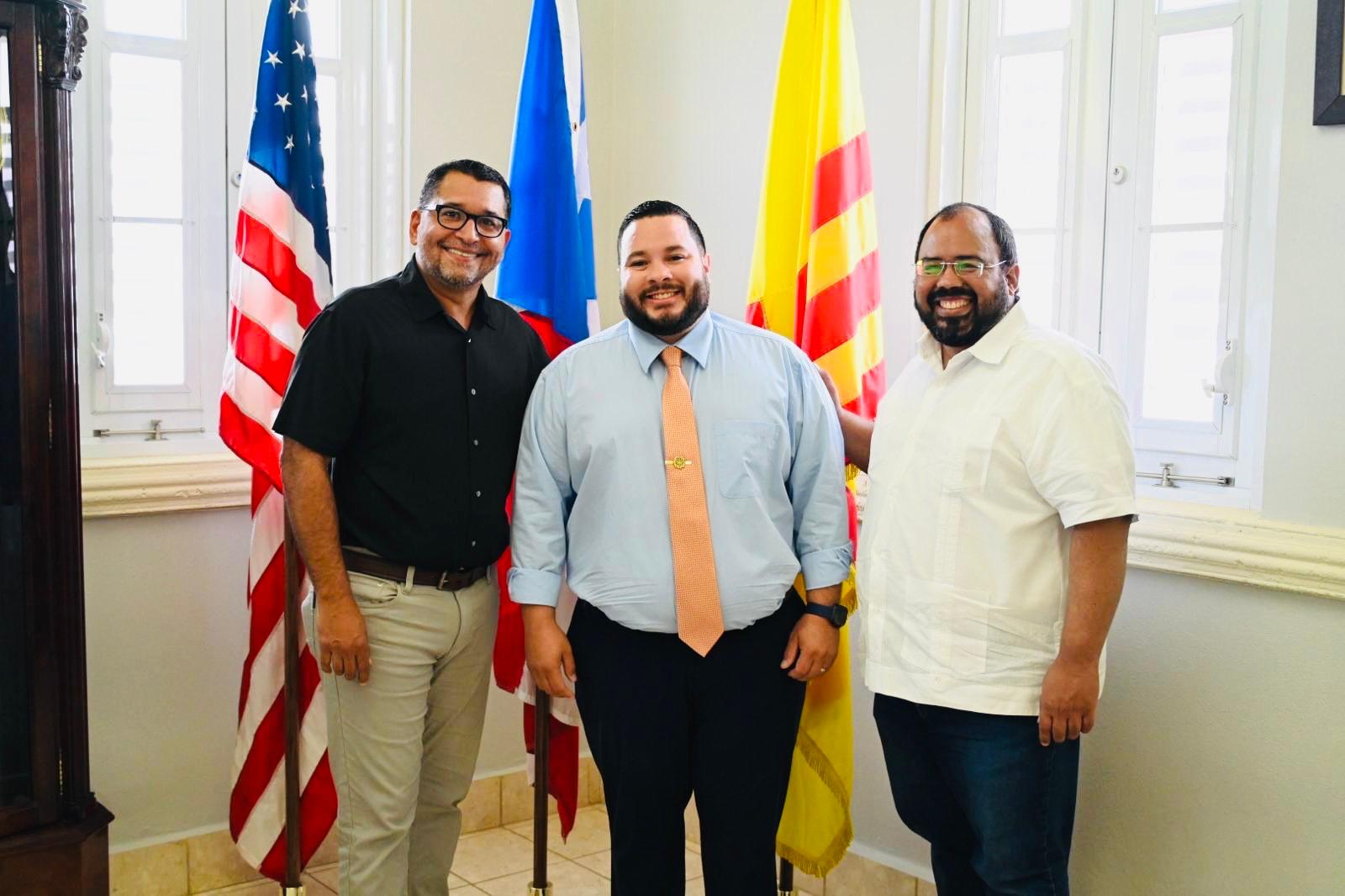 Representante Christian Muriel impulsa esfuerzos para mejorar escuelas en San Lorenzo