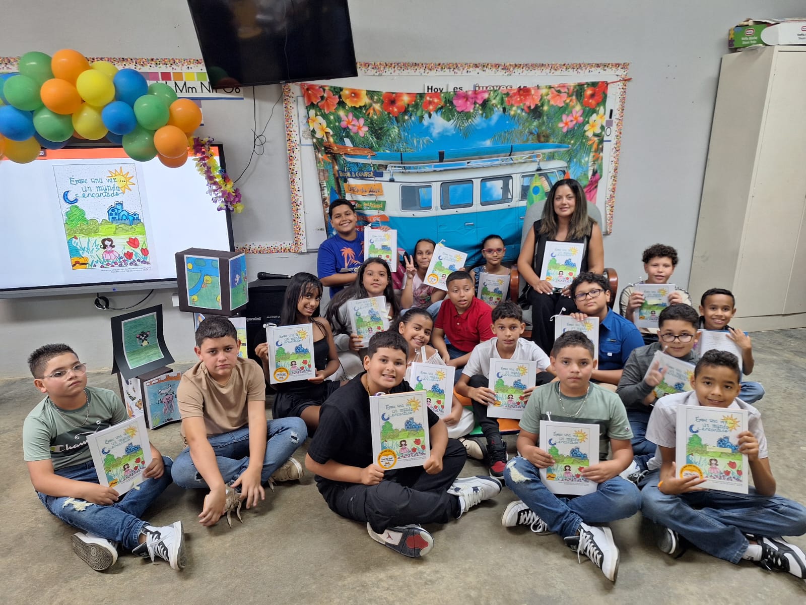 Estudiantes de la Escuela Lidia Fiol presentan su propio libro de cuentos
