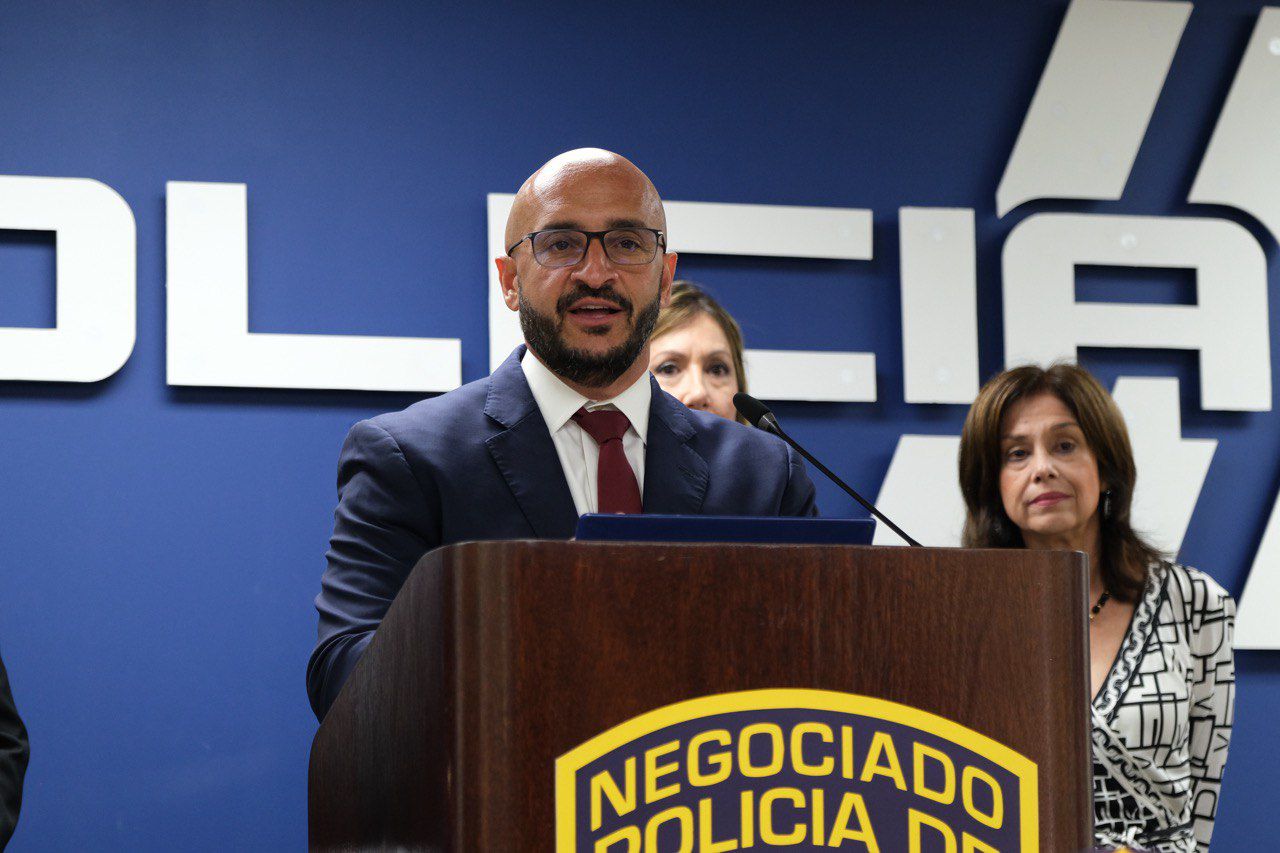 Arrestan a cuatro oficiales correccionales por violaciones a la Ley de Armas y de Sustancias Controladas