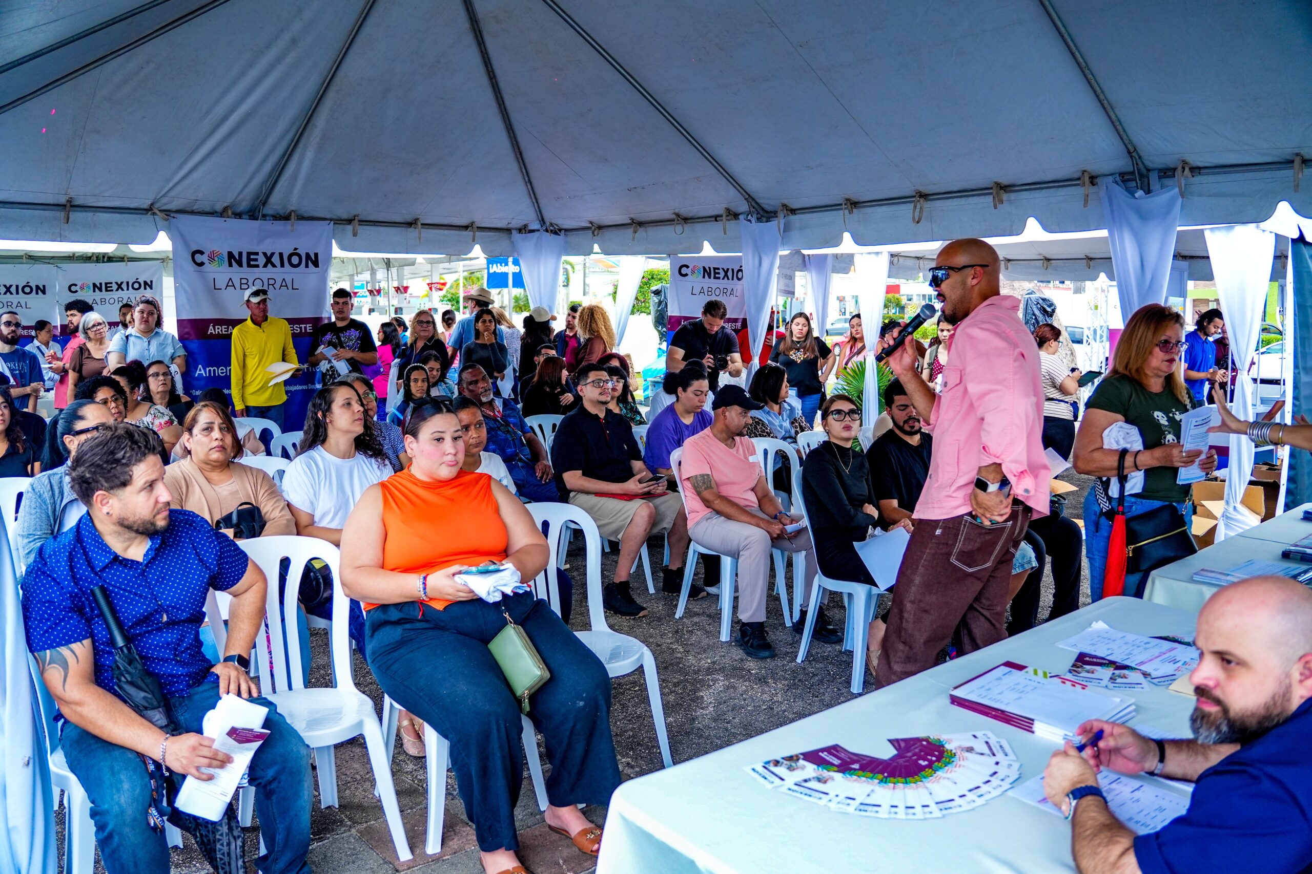 Más de 500 personas se unen a la fuerza laboral en la feria de reclutamiento “Galerías de Empleos y Servicios”