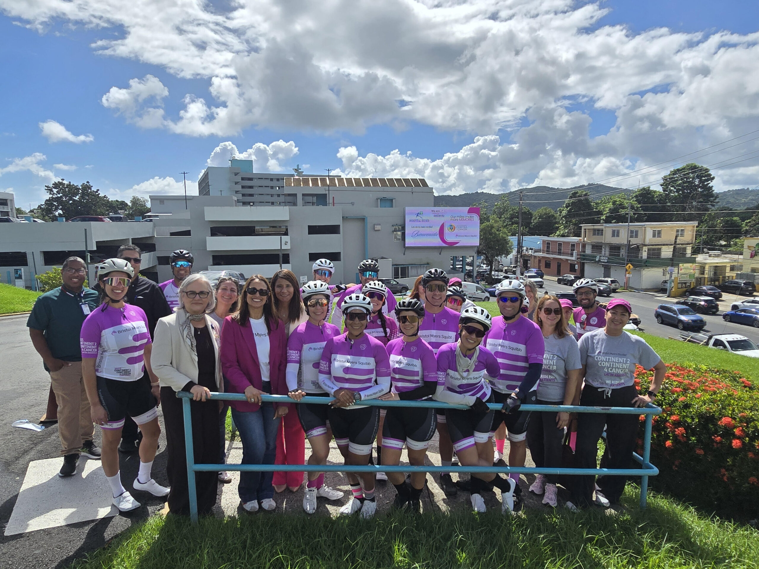 Ciclistas de Bristol Myers Squibb pedalean por los pacientes con cáncer