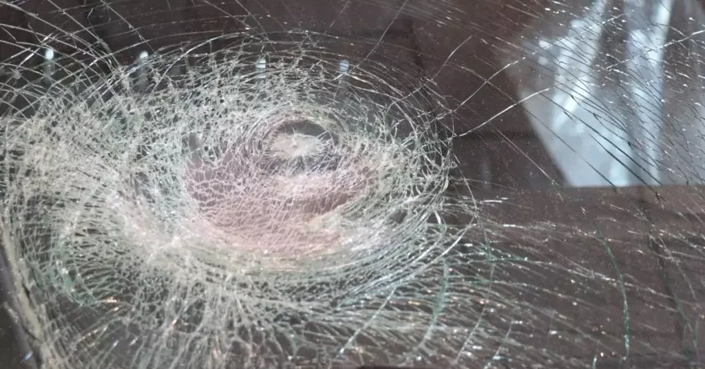 Rompen cristal de vehículo en Fajardo y logran extraer $5 mil dólares