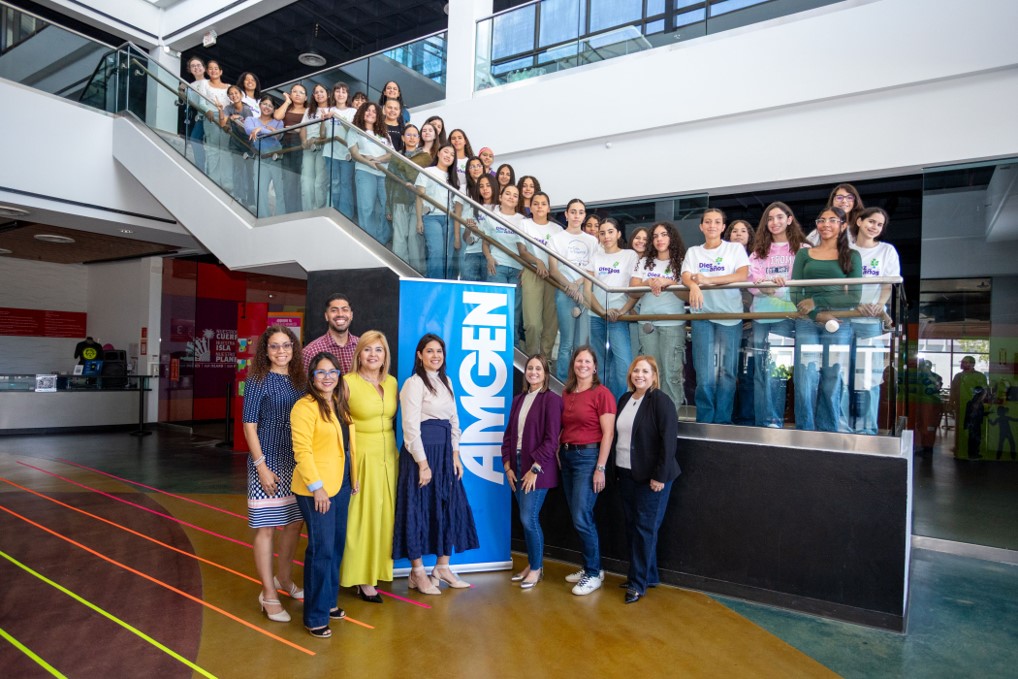 Líderes de Amgen inspiran a futuras científicas en Puerto Rico