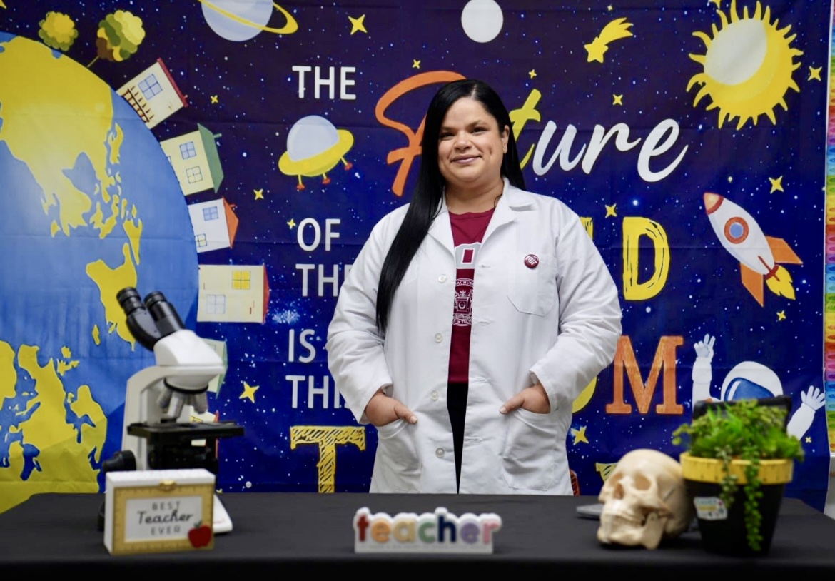 Reconocen a maestra de Juncos como Educadora Sobresaliente del Año en Ciencias