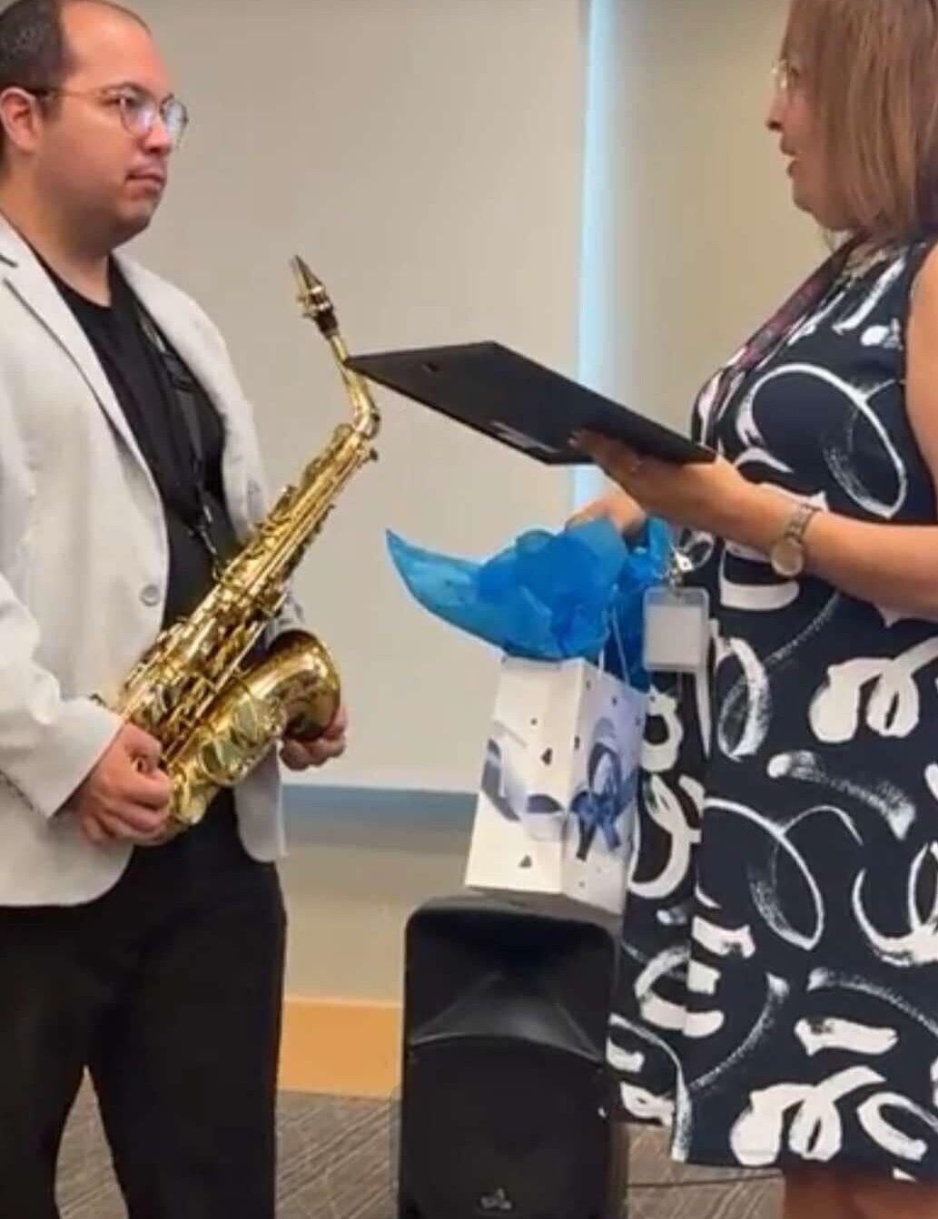 Joven pedreño con autismo comparte su historia en foro sobre inclusión