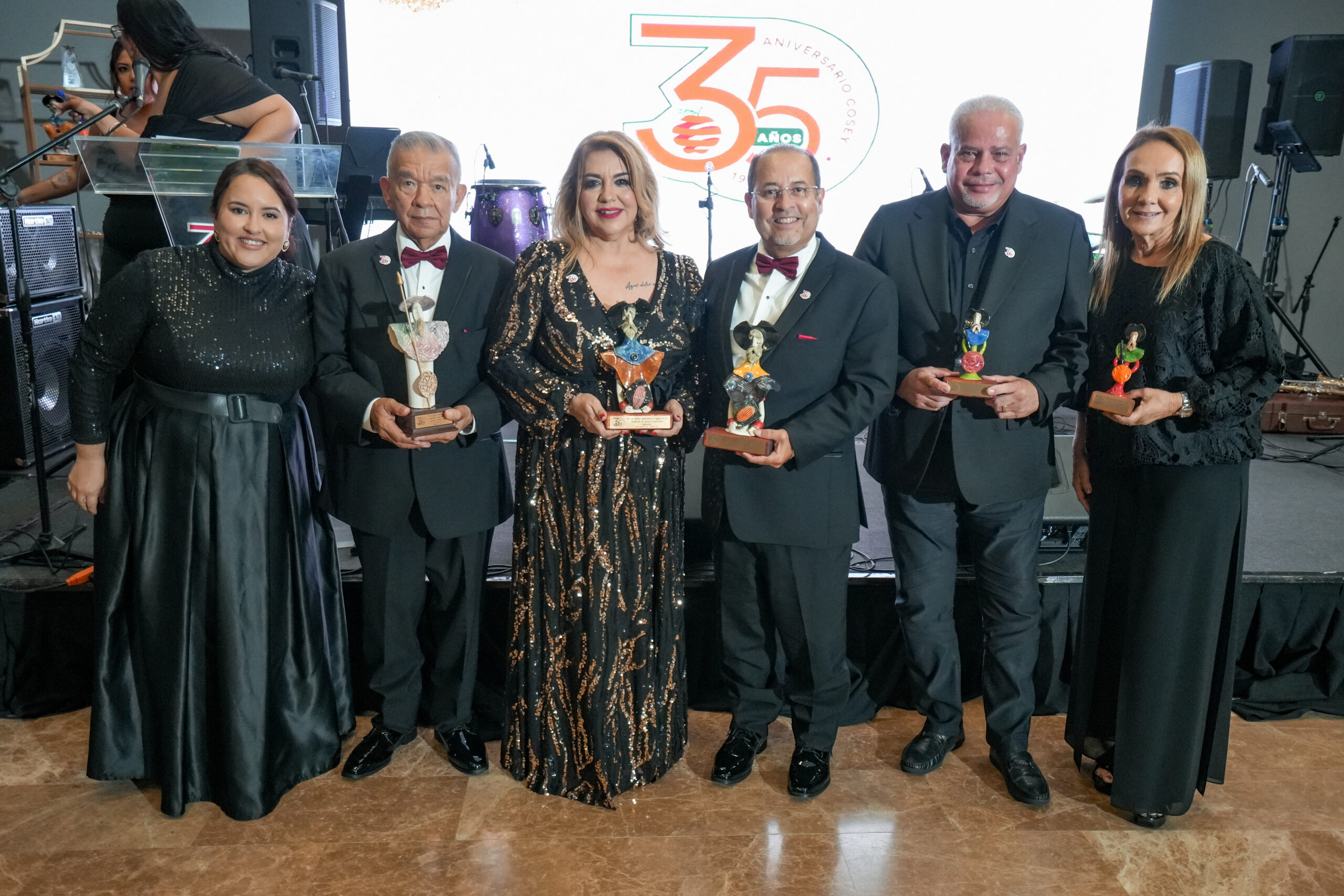 COSEY celebra 35 años de compromiso educativo con emotiva gala en Yabucoa