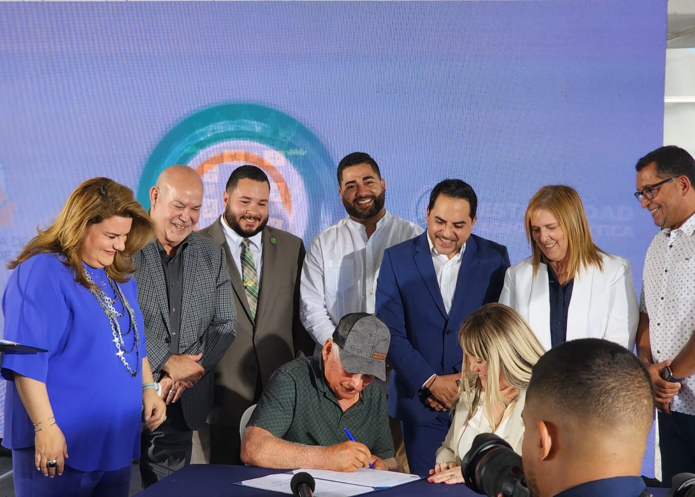 Representante celebra entrega de títulos de propiedad en Juncos y San Lorenzo