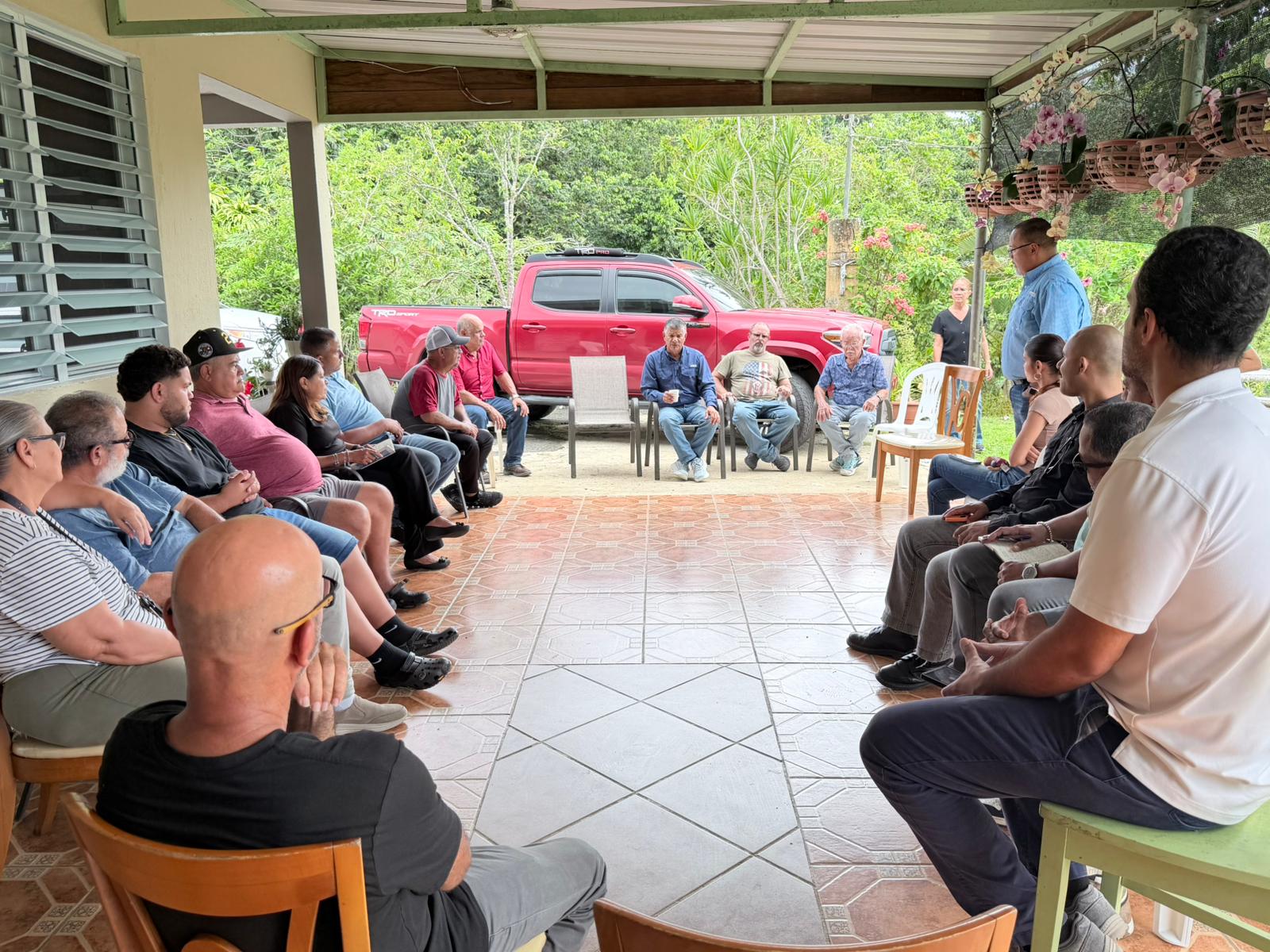 Alcalde de Yabucoa se reúne con residentes de Guayabota sobre reconstrucción de puente