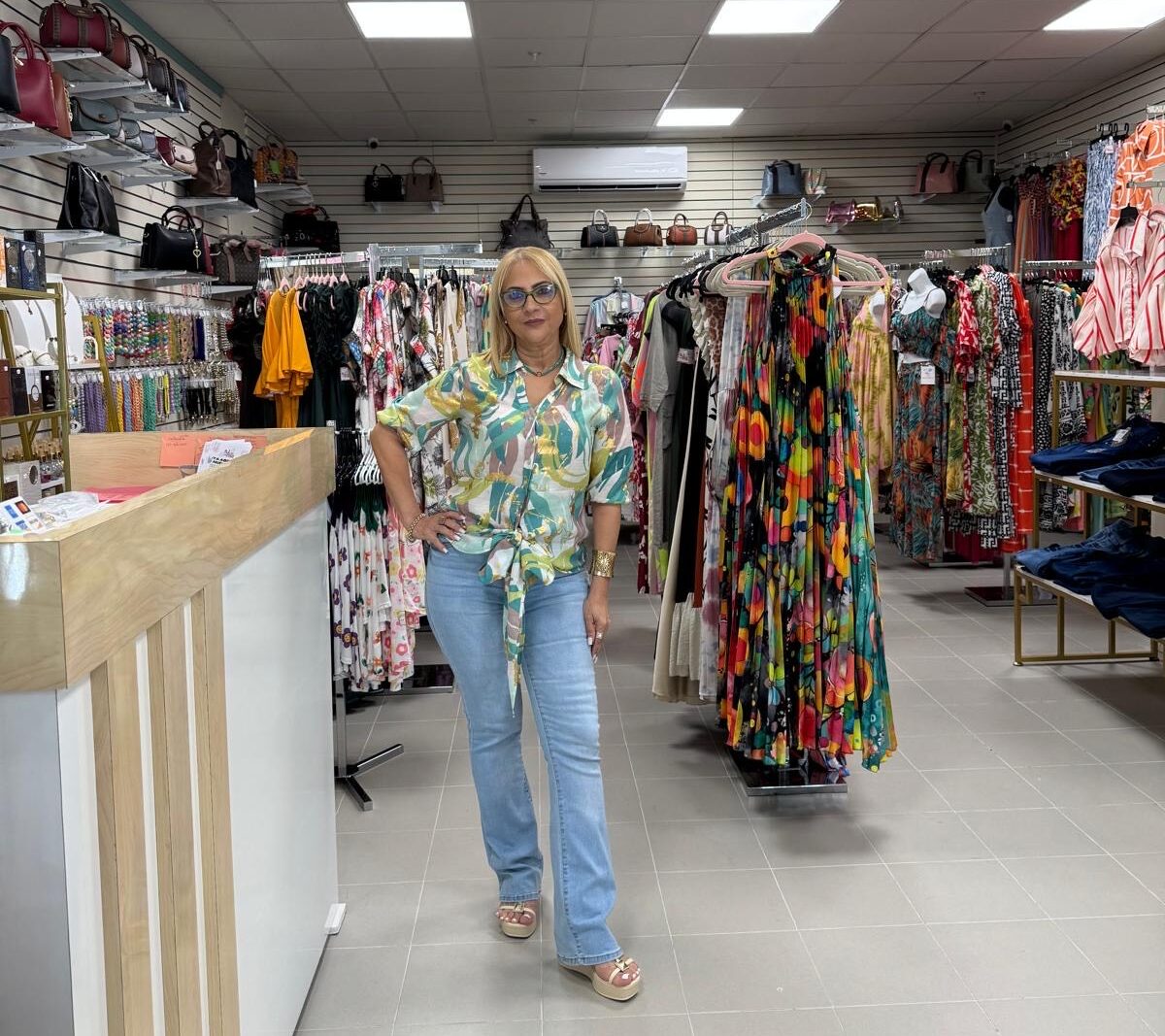 Empresaria de Las Piedras abre tienda de ropa para mujeres con moda, variedad y precios que encantan
