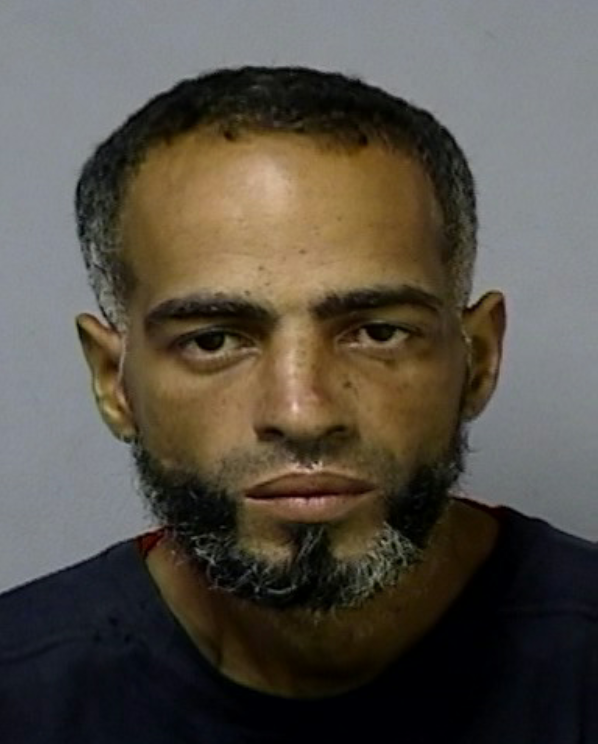 Jueza determina causa para arresto contra hombre por amenazas con arma blanca en Humacao