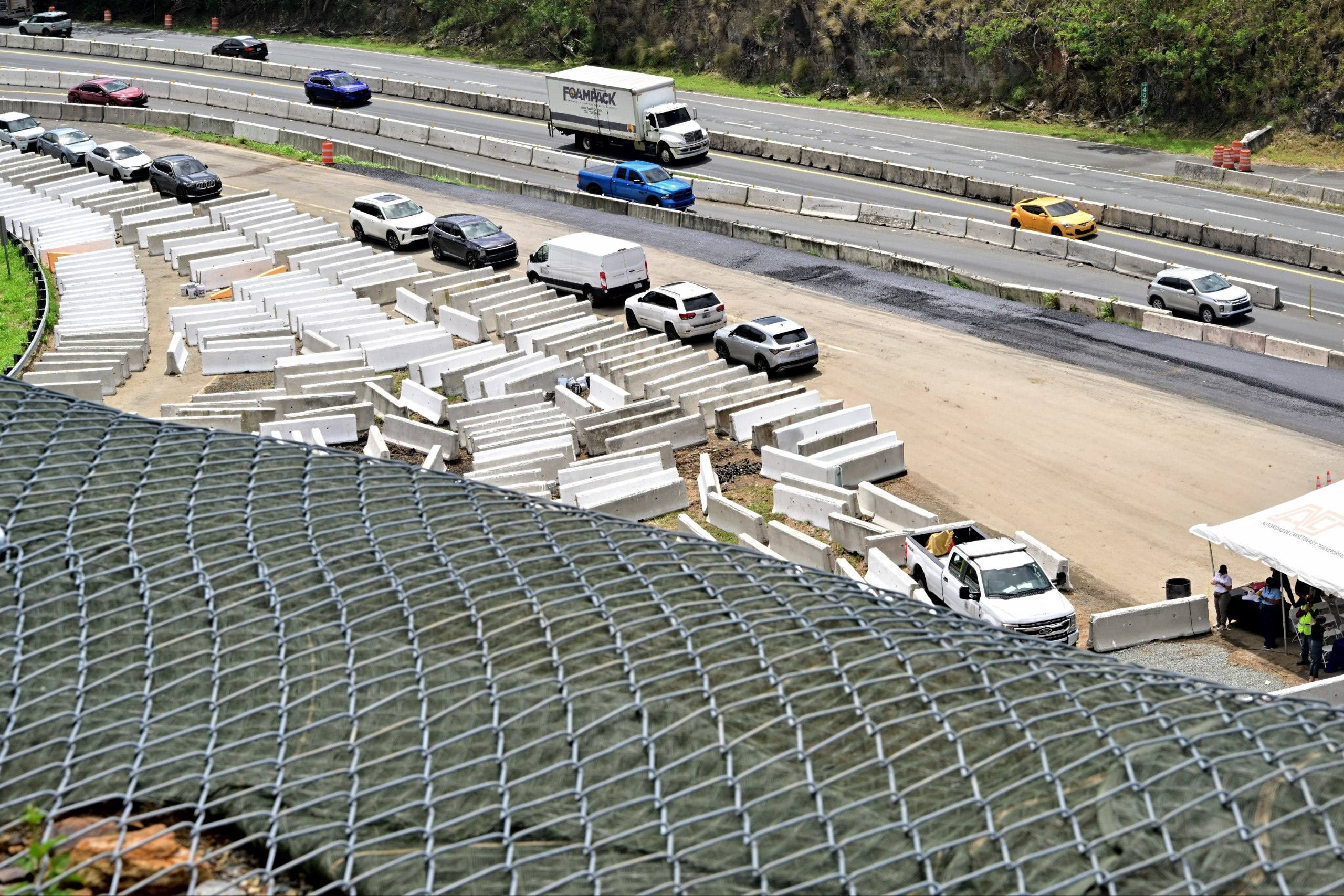 Gobernadora inspecciona trabajos de reconstrucción en la PR-52 en jurisdicción de Cayey